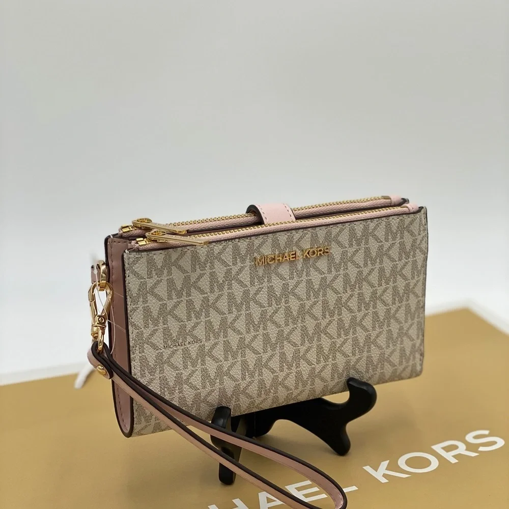 MICHAEL KORS DOUBLE ZIP WRISTLET POWDER BLUSH